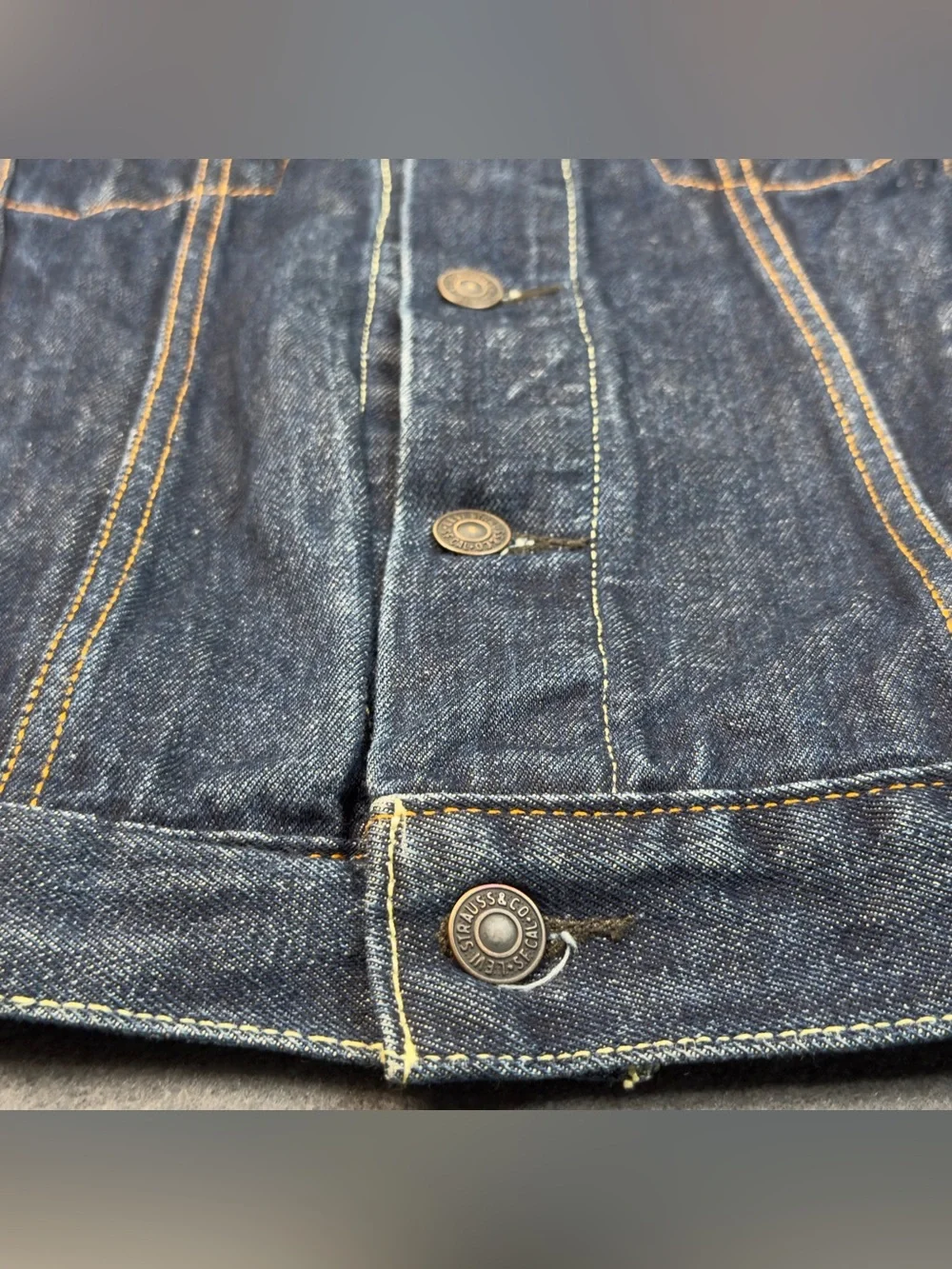 Levi's Men's 72334 Denim Trucker Jacket Size M Medium Dark Wash Red Tab⁠ - Picture 6 of 9